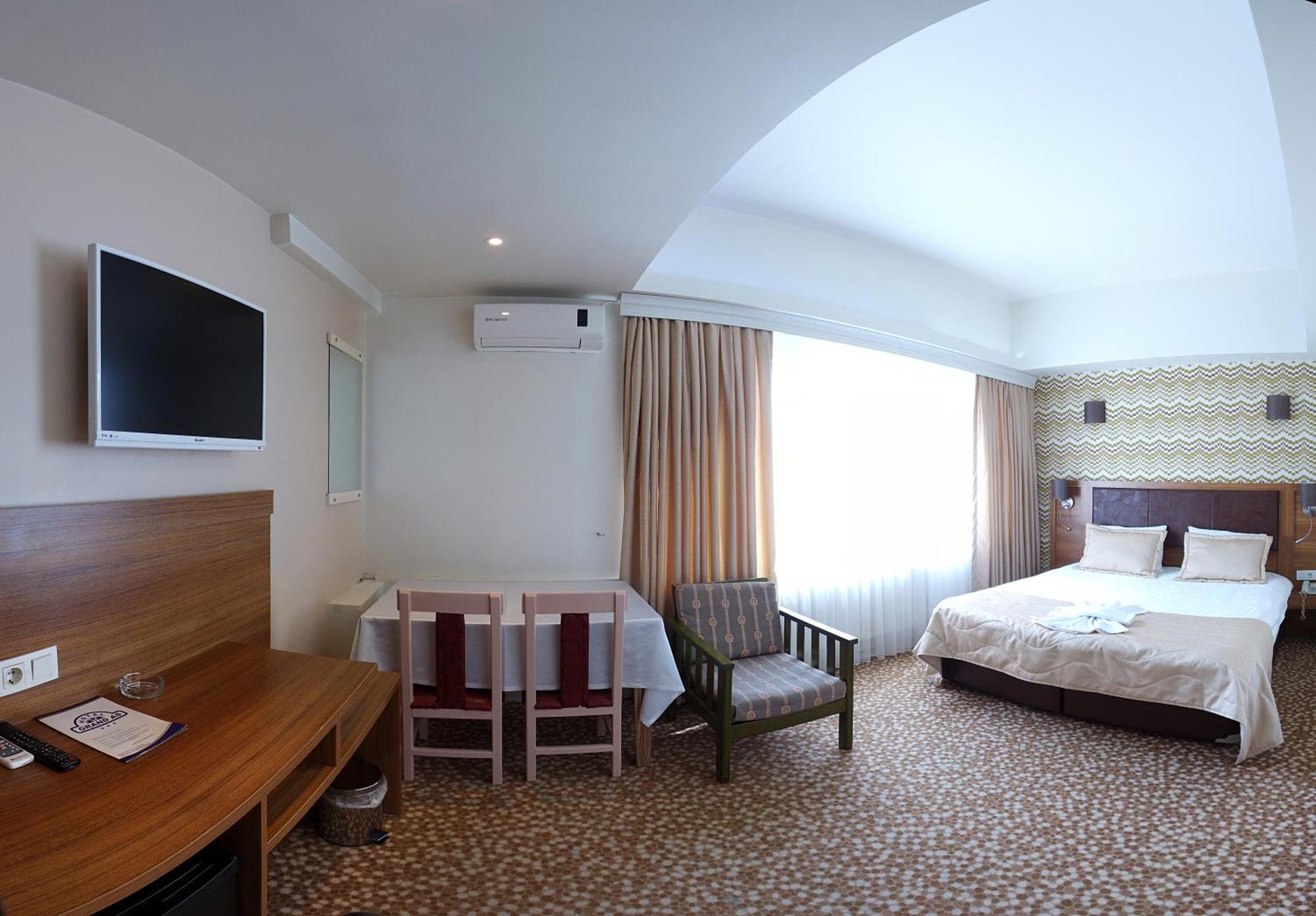 Grand As Hotel — Photos 1